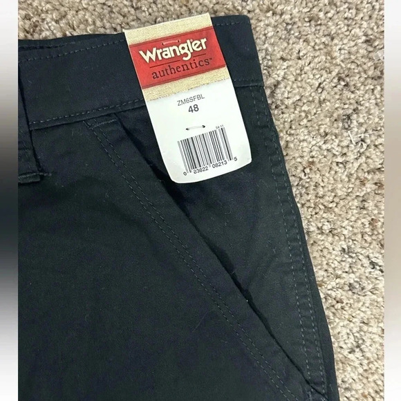 Wrangler Chino Flat Front Bermuda Shorts Size 48 - Picture 2 of 6